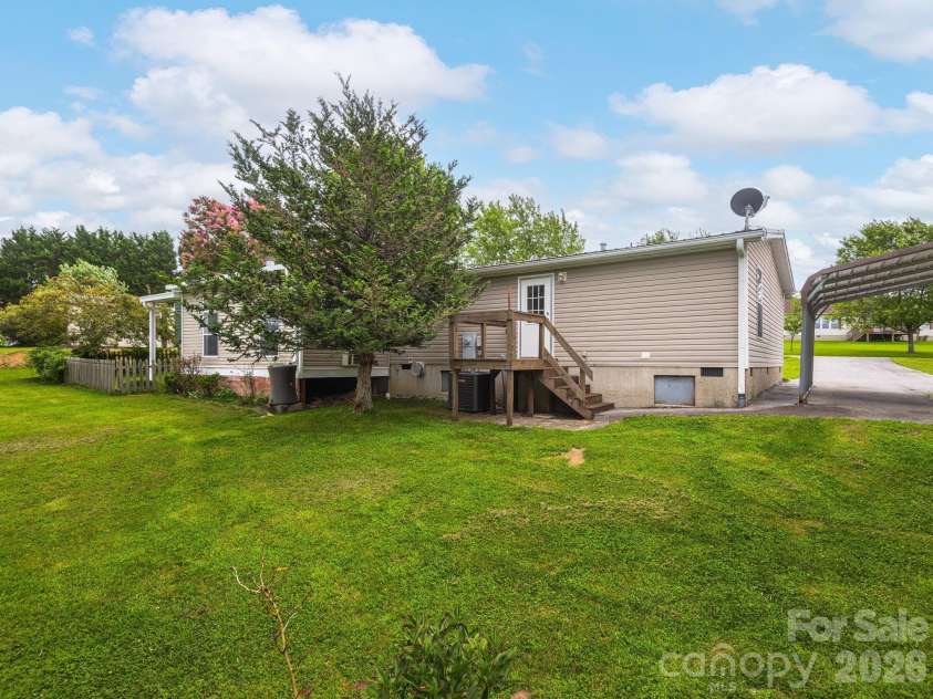 260 Divide Loop, Flat Rock, NC 28731.  MLS# CAR4394698, YatesRealty ID 40413. 