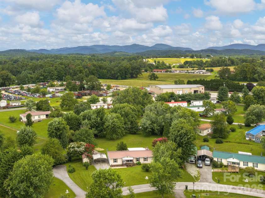 260 Divide Loop, Flat Rock, NC 28731.  MLS# CAR4394698, YatesRealty ID 40413. 
