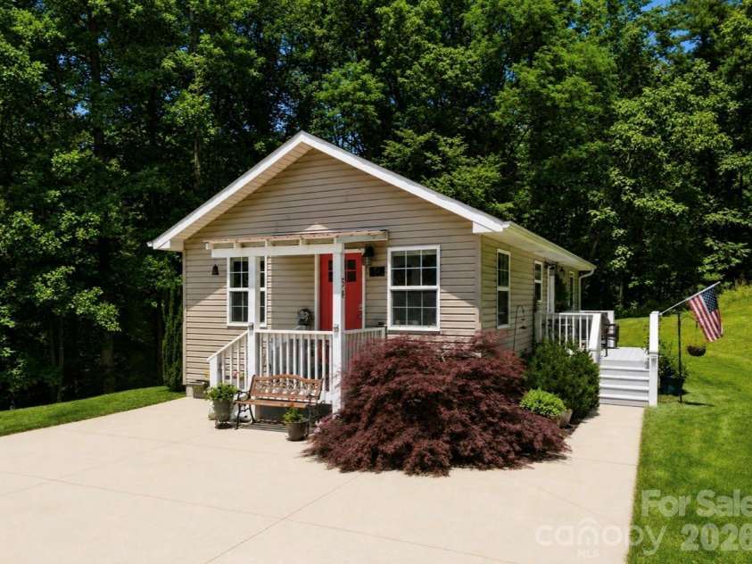 54 Thad Johnson Road, Saluda, NC 28773.  MLS# CAR4396758, YatesRealty ID 40414. 