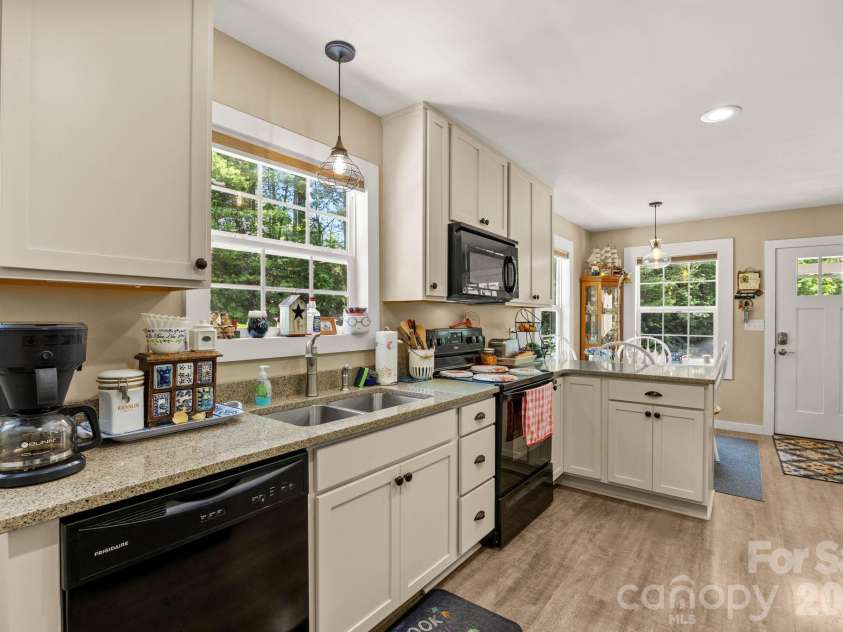 54 Thad Johnson Road, Saluda, NC 28773.  MLS# CAR4396758, YatesRealty ID 40414. 