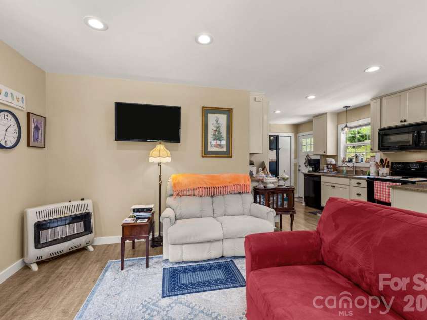54 Thad Johnson Road, Saluda, NC 28773.  MLS# CAR4396758, YatesRealty ID 40414. 