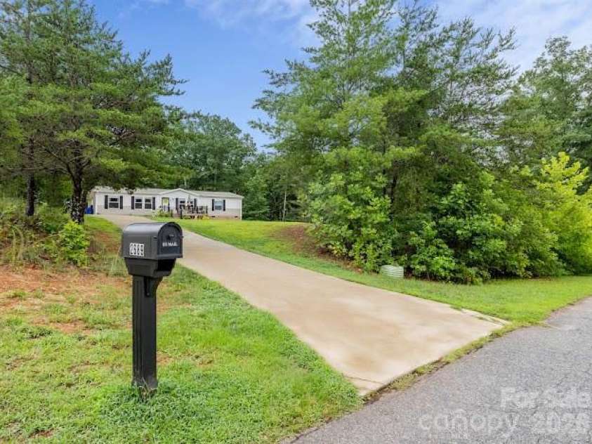 2689 Kite Drive, Lenoir, NC 28645.  MLS# CAR4406562, YatesRealty ID 40415. 