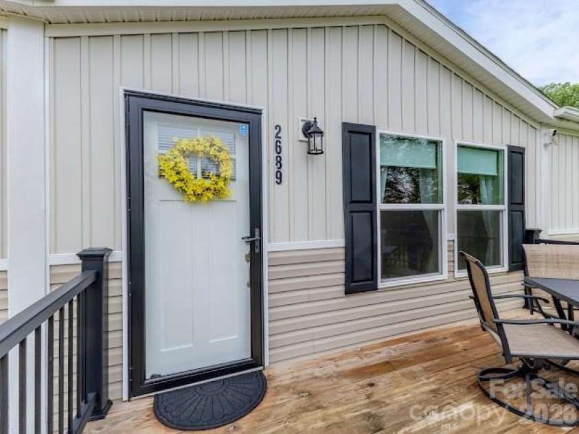 2689 Kite Drive, Lenoir, NC 28645.  MLS# CAR4406562, YatesRealty ID 40415. 
