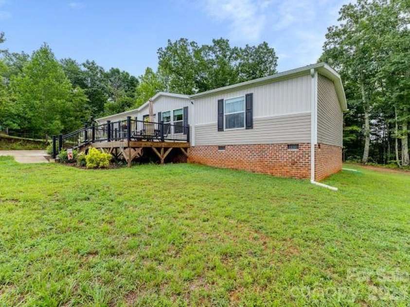 2689 Kite Drive, Lenoir, NC 28645.  MLS# CAR4406562, YatesRealty ID 40415. 