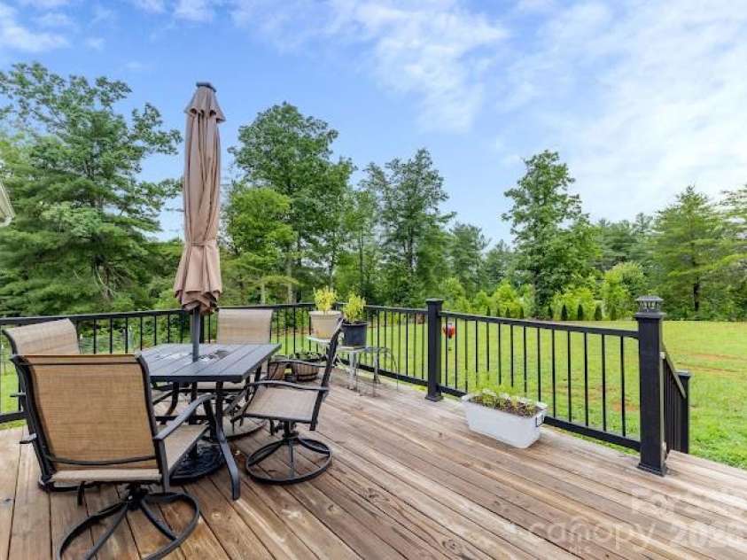 2689 Kite Drive, Lenoir, NC 28645.  MLS# CAR4406562, YatesRealty ID 40415. 