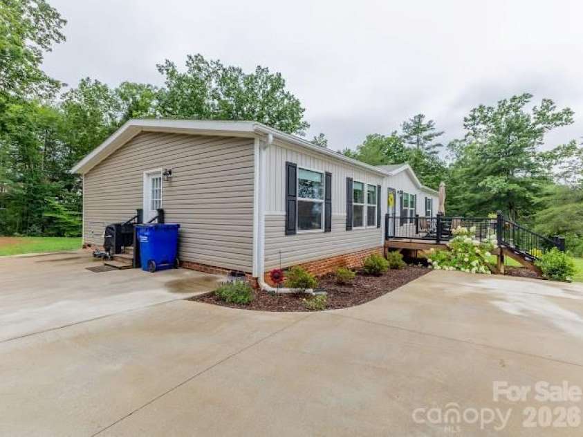 2689 Kite Drive, Lenoir, NC 28645.  MLS# CAR4406562, YatesRealty ID 40415. 