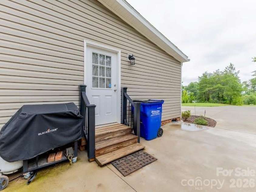 2689 Kite Drive, Lenoir, NC 28645.  MLS# CAR4406562, YatesRealty ID 40415. 