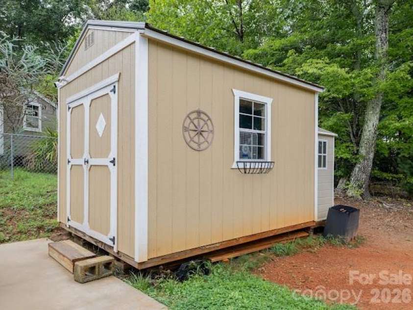 2689 Kite Drive, Lenoir, NC 28645.  MLS# CAR4406562, YatesRealty ID 40415. 