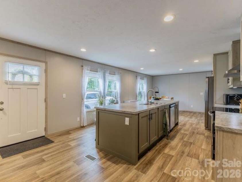 2689 Kite Drive, Lenoir, NC 28645.  MLS# CAR4406562, YatesRealty ID 40415. 