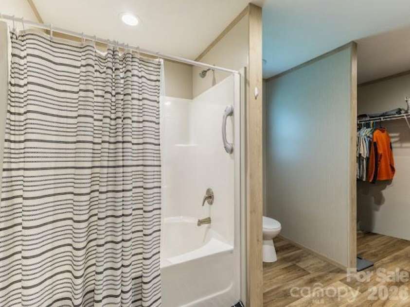 2689 Kite Drive, Lenoir, NC 28645.  MLS# CAR4406562, YatesRealty ID 40415. 