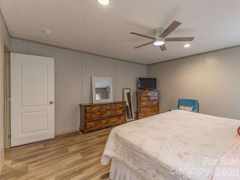 2689 Kite Drive, Lenoir, NC 28645.  MLS# CAR4406562, YatesRealty ID 40415. 