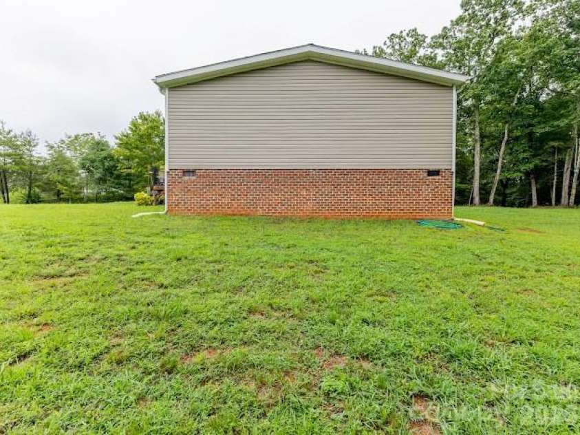 2689 Kite Drive, Lenoir, NC 28645.  MLS# CAR4406562, YatesRealty ID 40415. 