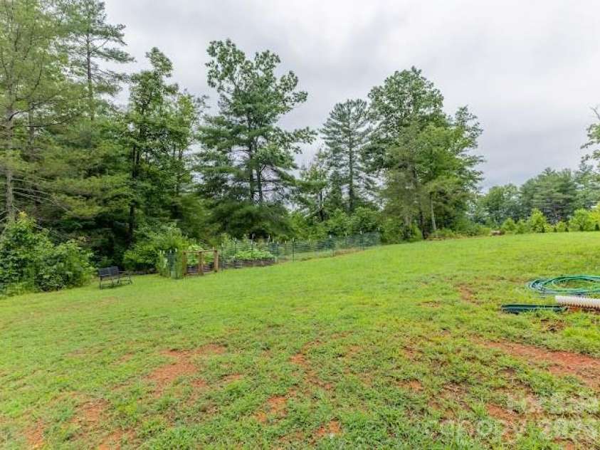 2689 Kite Drive, Lenoir, NC 28645.  MLS# CAR4406562, YatesRealty ID 40415. 
