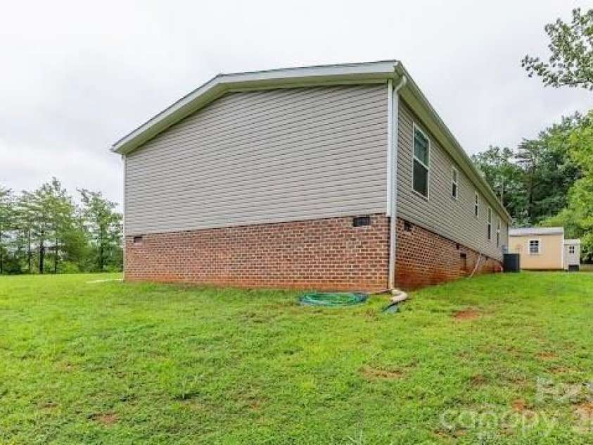 2689 Kite Drive, Lenoir, NC 28645.  MLS# CAR4406562, YatesRealty ID 40415. 