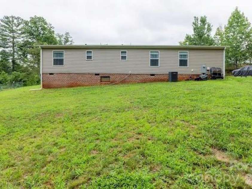 2689 Kite Drive, Lenoir, NC 28645.  MLS# CAR4406562, YatesRealty ID 40415. 