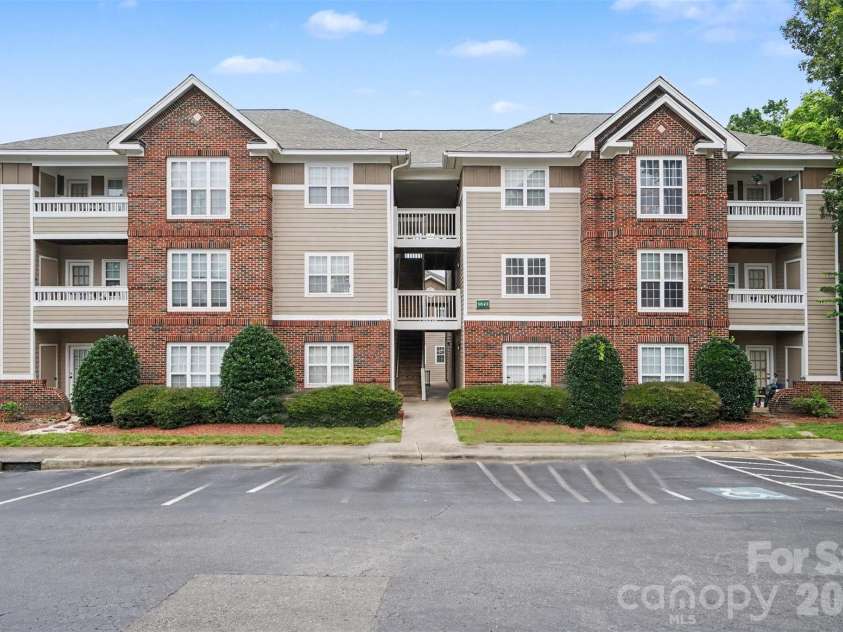 9849 Campus Walk Lane, Charlotte, NC 28262.  MLS# CAR4408053, YatesRealty ID 40418. 