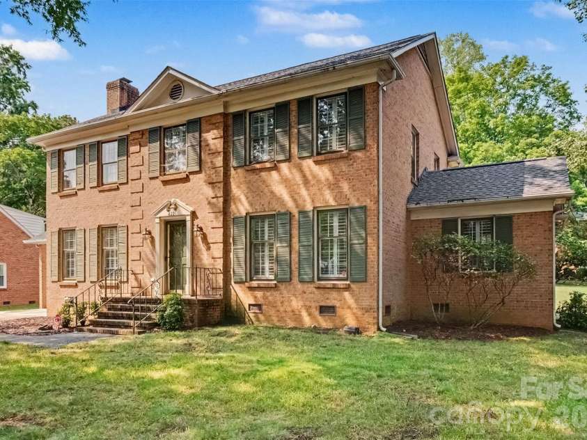 4221 Bridgewood Lane, Charlotte, NC 28226.  MLS# CAR4407961, YatesRealty ID 40420. 