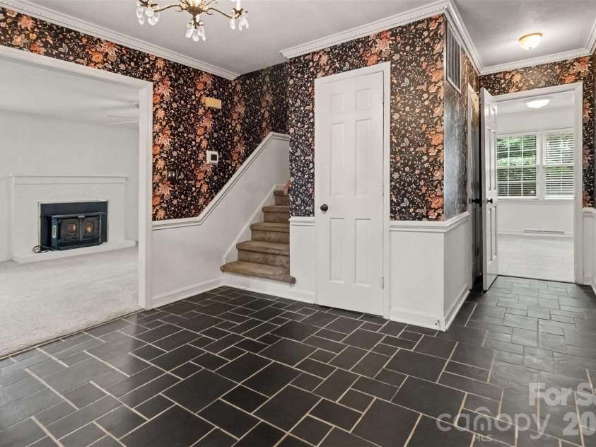 4221 Bridgewood Lane, Charlotte, NC 28226.  MLS# CAR4407961, YatesRealty ID 40420. 