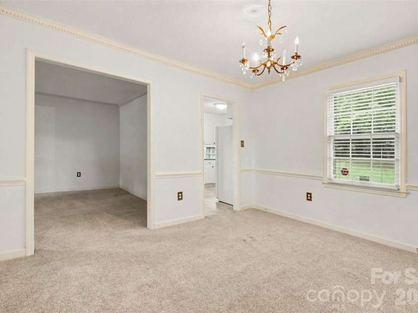 4221 Bridgewood Lane, Charlotte, NC 28226.  MLS# CAR4407961, YatesRealty ID 40420. Dining Room