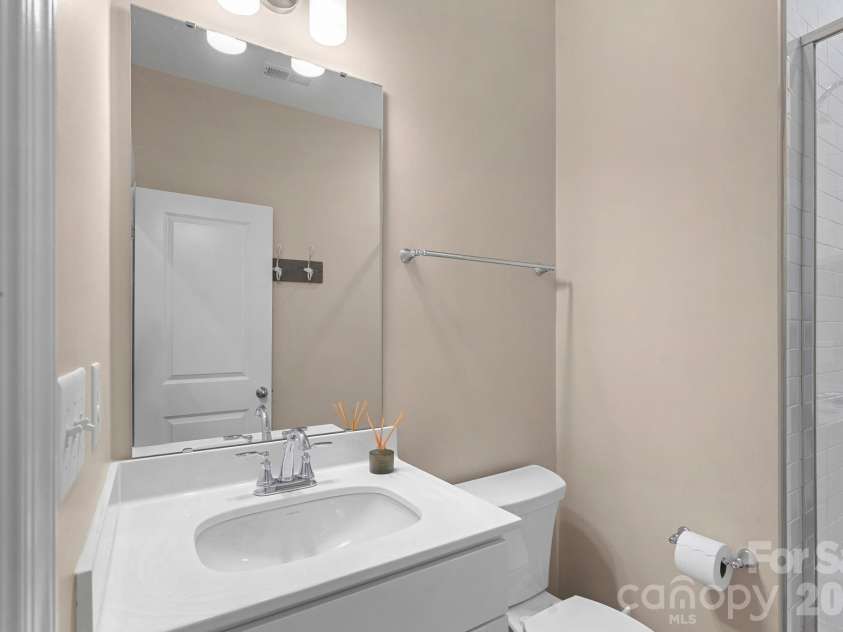 6608 Jepson Court, Charlotte, NC 28214.  MLS# CAR4404629, YatesRealty ID 40421. 1st Floor Bathroom