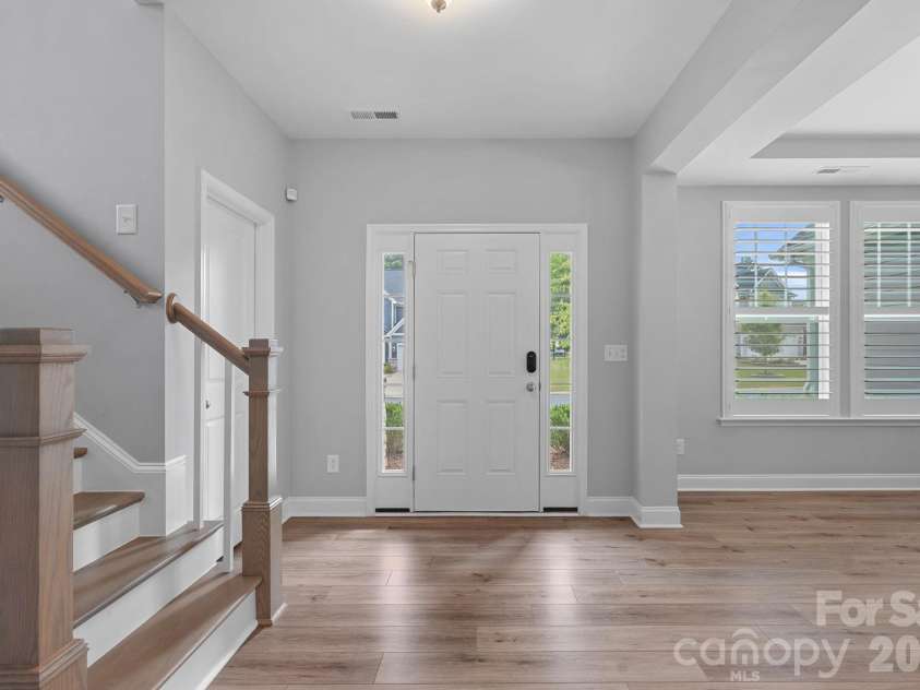 6608 Jepson Court, Charlotte, NC 28214.  MLS# CAR4404629, YatesRealty ID 40421. Foyer