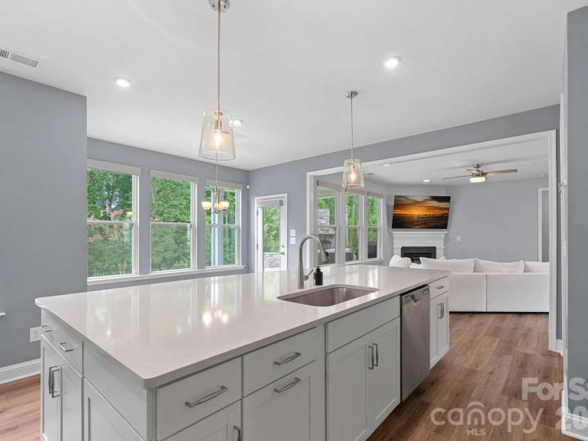 6608 Jepson Court, Charlotte, NC 28214.  MLS# CAR4404629, YatesRealty ID 40421. Kitchen