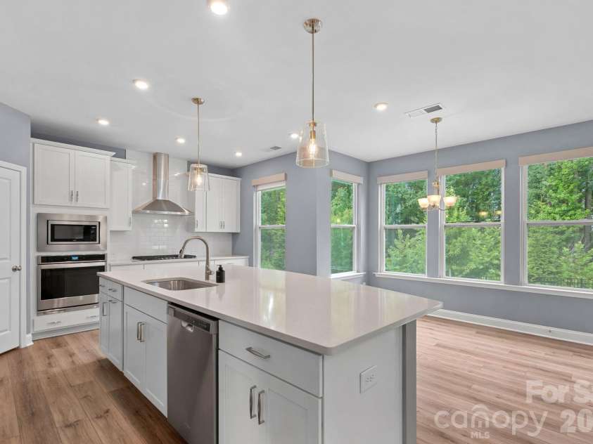 6608 Jepson Court, Charlotte, NC 28214.  MLS# CAR4404629, YatesRealty ID 40421. Kitchen
