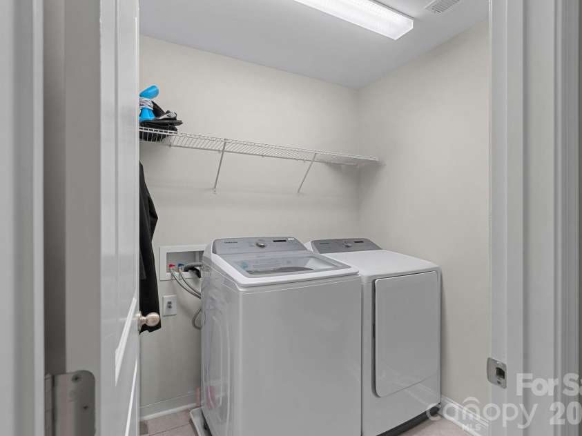 6608 Jepson Court, Charlotte, NC 28214.  MLS# CAR4404629, YatesRealty ID 40421. Laundry