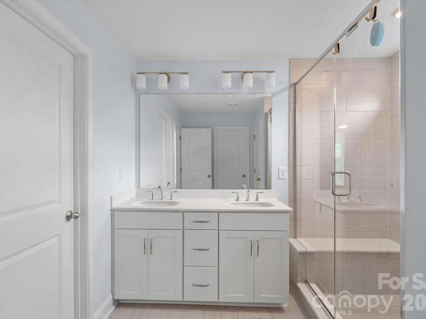 6608 Jepson Court, Charlotte, NC 28214.  MLS# CAR4404629, YatesRealty ID 40421. Primary Bathroom