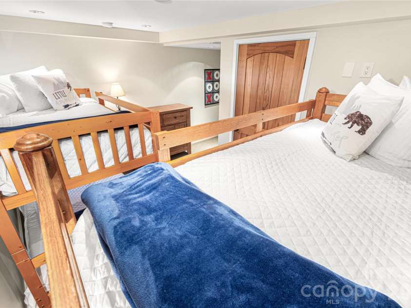 419 Summit Trail, Banner Elk, NC 28604.  MLS# CAR4371218, YatesRealty ID 40423. 
