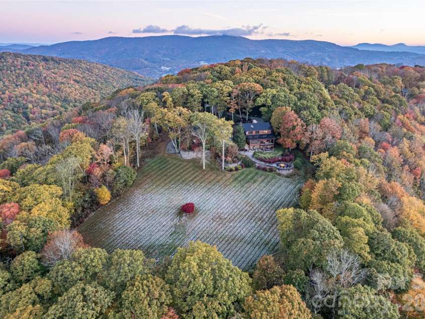 419 Summit Trail, Banner Elk, NC 28604.  MLS# CAR4371218, YatesRealty ID 40423. 