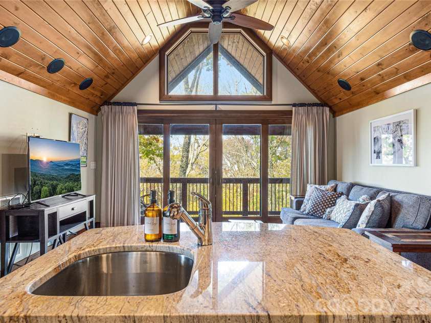 419 Summit Trail, Banner Elk, NC 28604.  MLS# CAR4371218, YatesRealty ID 40423. 
