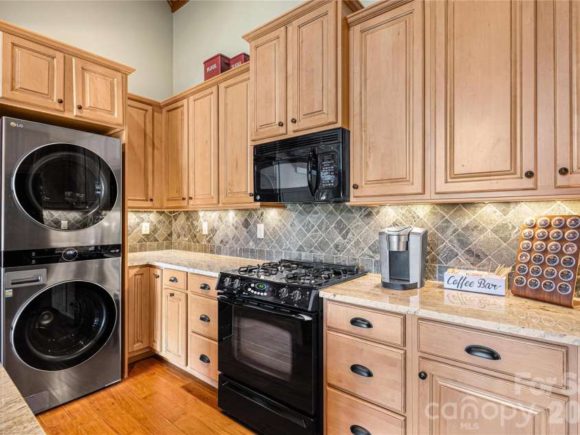 419 Summit Trail, Banner Elk, NC 28604.  MLS# CAR4371218, YatesRealty ID 40423. 