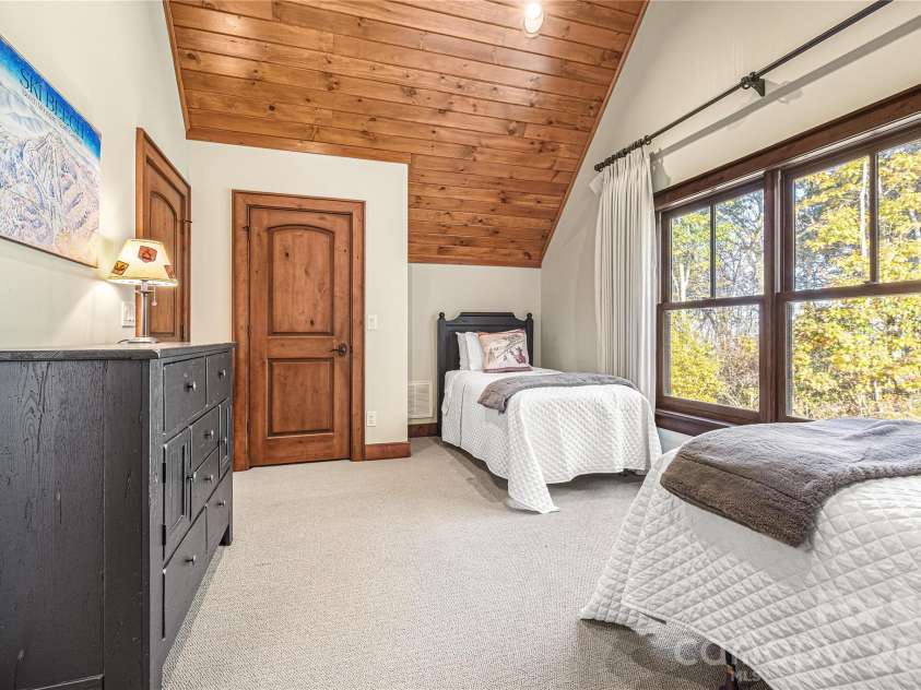 419 Summit Trail, Banner Elk, NC 28604.  MLS# CAR4371218, YatesRealty ID 40423. 