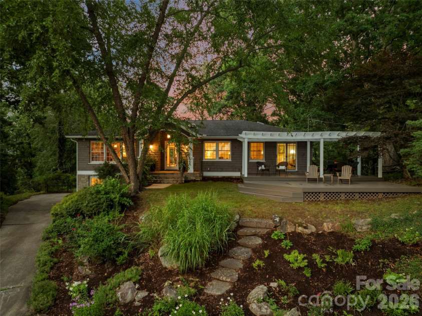 528 Griffing Boulevard, Asheville, NC 28804.  MLS# CAR4399452, YatesRealty ID 40425. 