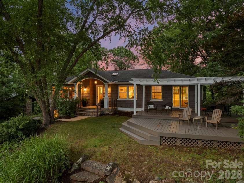 528 Griffing Boulevard, Asheville, NC 28804.  MLS# CAR4399452, YatesRealty ID 40425. 