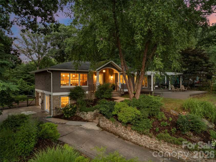 528 Griffing Boulevard, Asheville, NC 28804.  MLS# CAR4399452, YatesRealty ID 40425. 