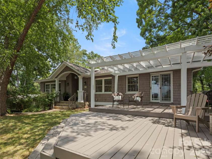 528 Griffing Boulevard, Asheville, NC 28804.  MLS# CAR4399452, YatesRealty ID 40425. 