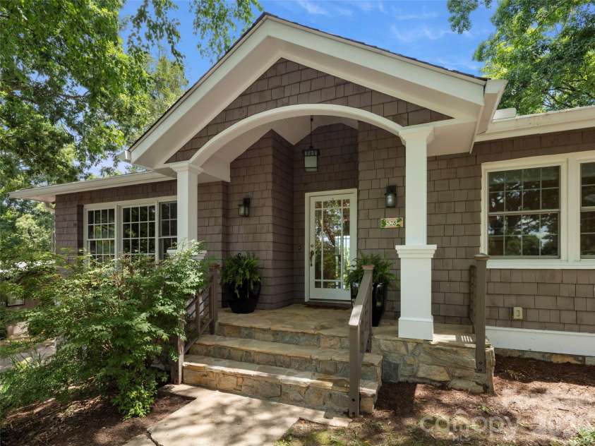 528 Griffing Boulevard, Asheville, NC 28804.  MLS# CAR4399452, YatesRealty ID 40425. 