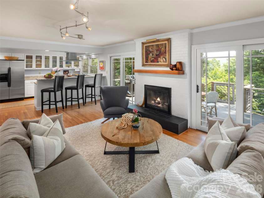 528 Griffing Boulevard, Asheville, NC 28804.  MLS# CAR4399452, YatesRealty ID 40425. 