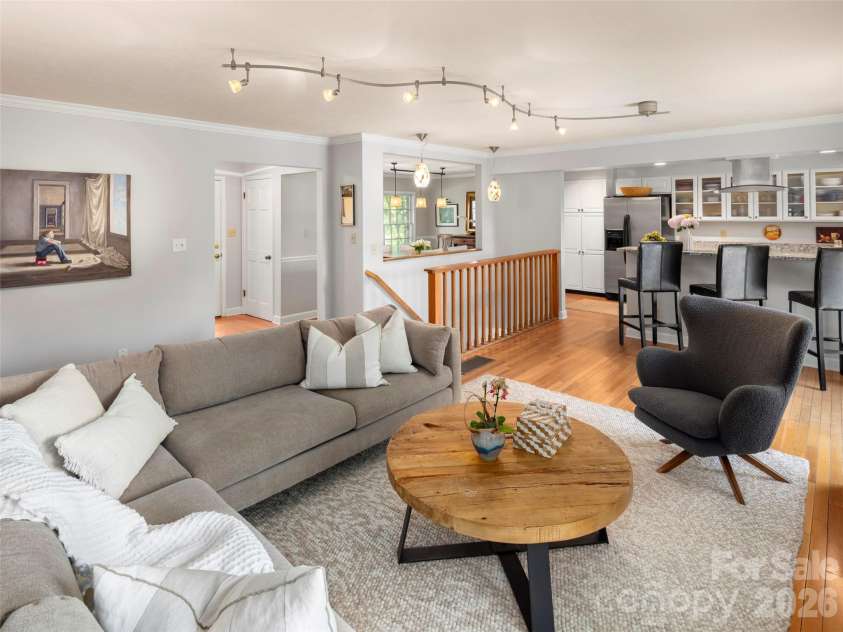 528 Griffing Boulevard, Asheville, NC 28804.  MLS# CAR4399452, YatesRealty ID 40425. 