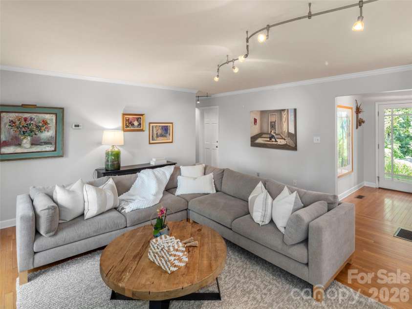 528 Griffing Boulevard, Asheville, NC 28804.  MLS# CAR4399452, YatesRealty ID 40425. 