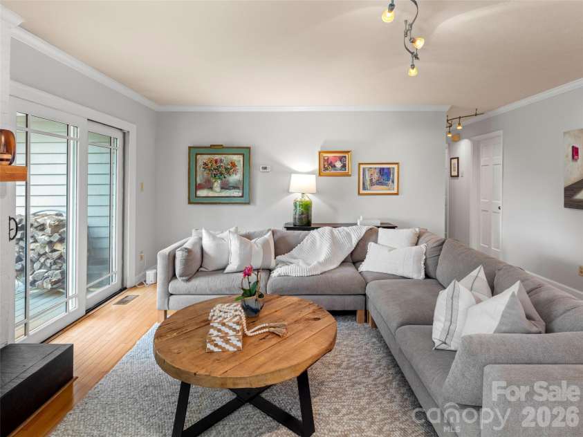 528 Griffing Boulevard, Asheville, NC 28804.  MLS# CAR4399452, YatesRealty ID 40425. 