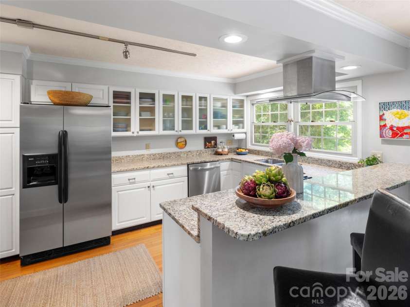 528 Griffing Boulevard, Asheville, NC 28804.  MLS# CAR4399452, YatesRealty ID 40425. 