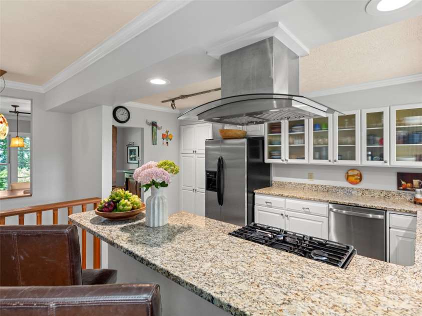 528 Griffing Boulevard, Asheville, NC 28804.  MLS# CAR4399452, YatesRealty ID 40425. 