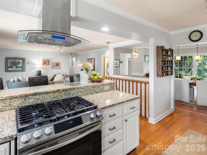 528 Griffing Boulevard, Asheville, NC 28804.  MLS# CAR4399452, YatesRealty ID 40425. 