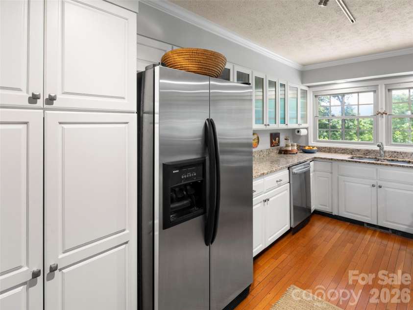 528 Griffing Boulevard, Asheville, NC 28804.  MLS# CAR4399452, YatesRealty ID 40425. 