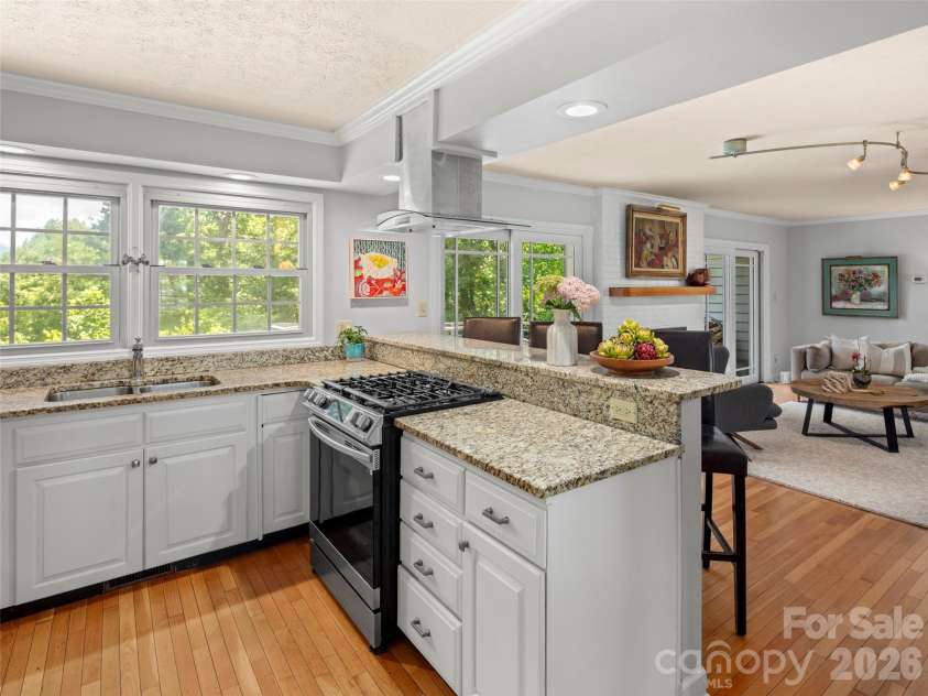 528 Griffing Boulevard, Asheville, NC 28804.  MLS# CAR4399452, YatesRealty ID 40425. 