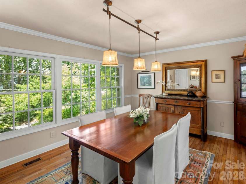 528 Griffing Boulevard, Asheville, NC 28804.  MLS# CAR4399452, YatesRealty ID 40425. 