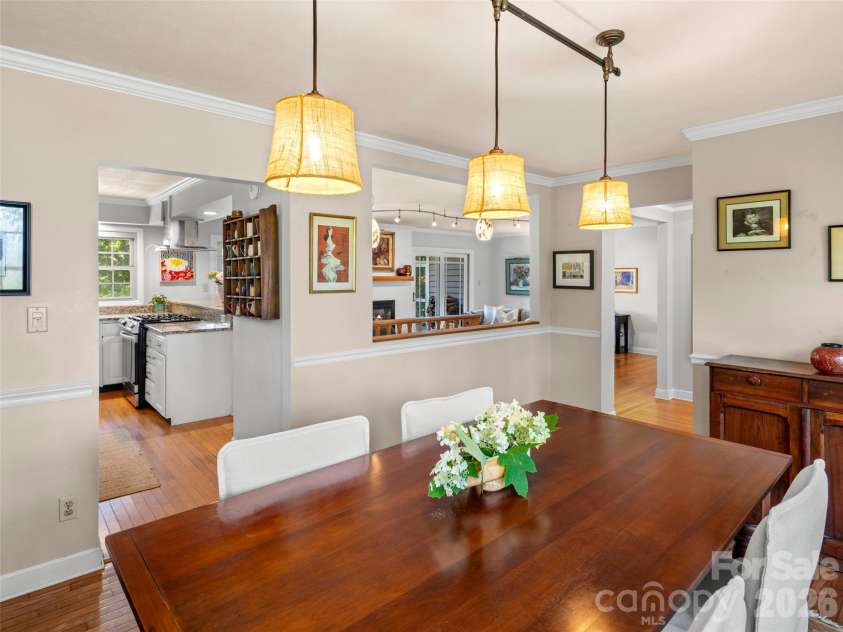 528 Griffing Boulevard, Asheville, NC 28804.  MLS# CAR4399452, YatesRealty ID 40425. 